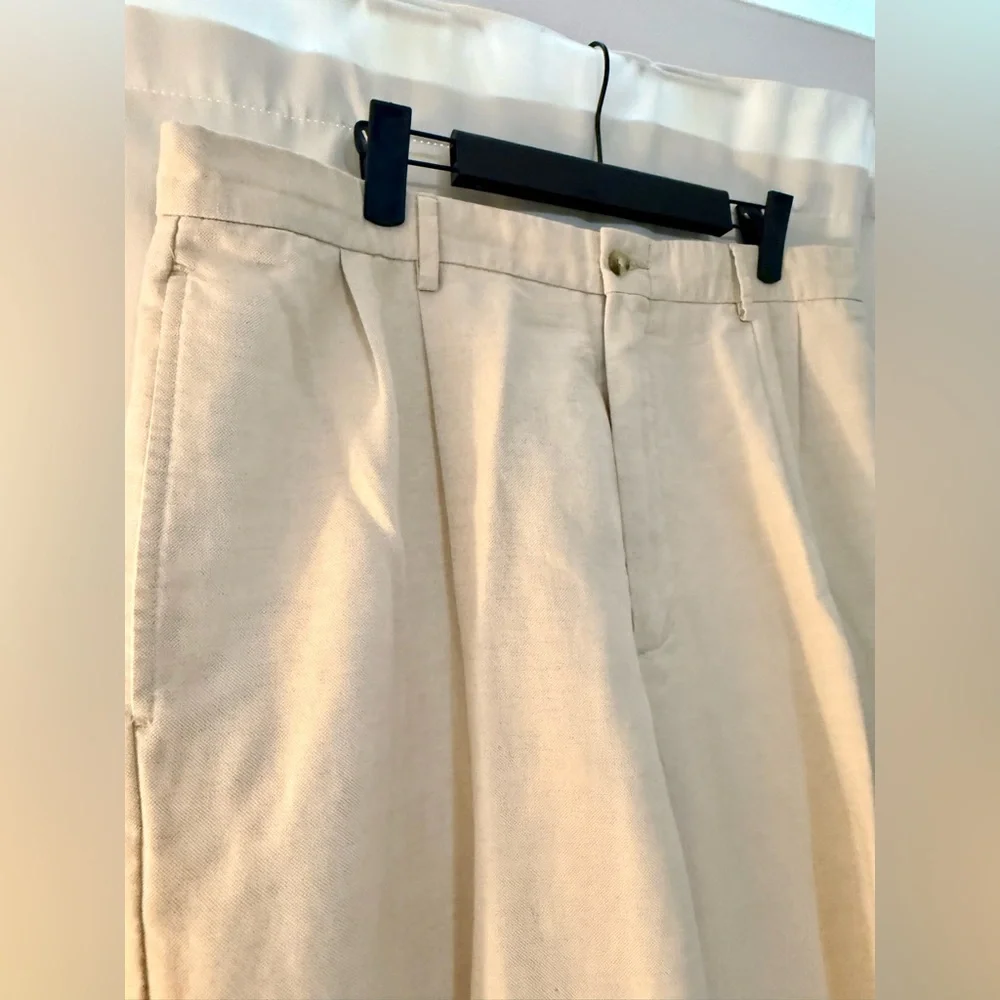 Roundtree & Yorke Men's Light Tan Chinos